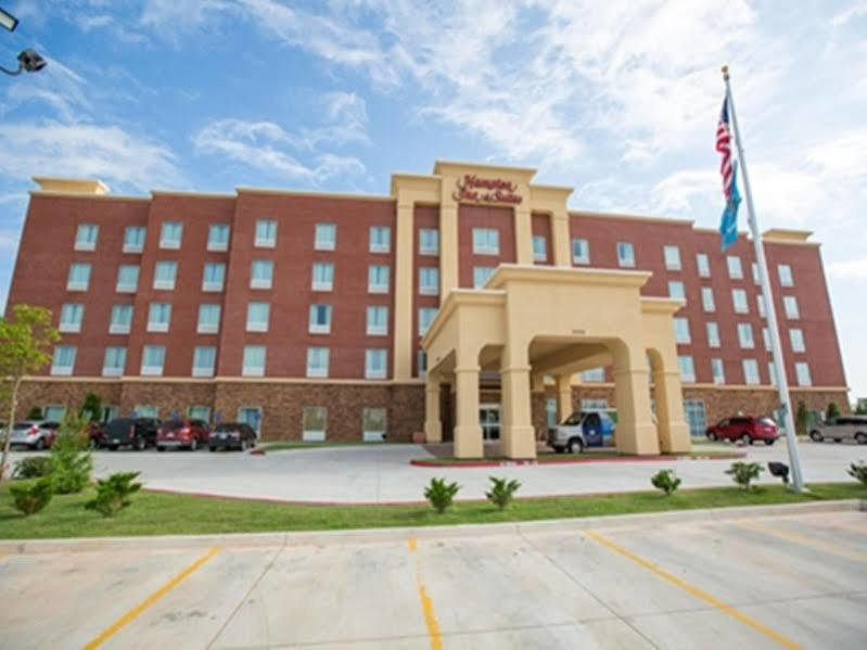 Hampton Inn & Suites Oklahoma City Airport Exterior photo